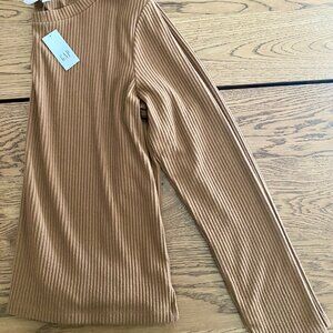 NWT / GAP Womens Cozy Rib Top Shirt / Size XS / Acorn